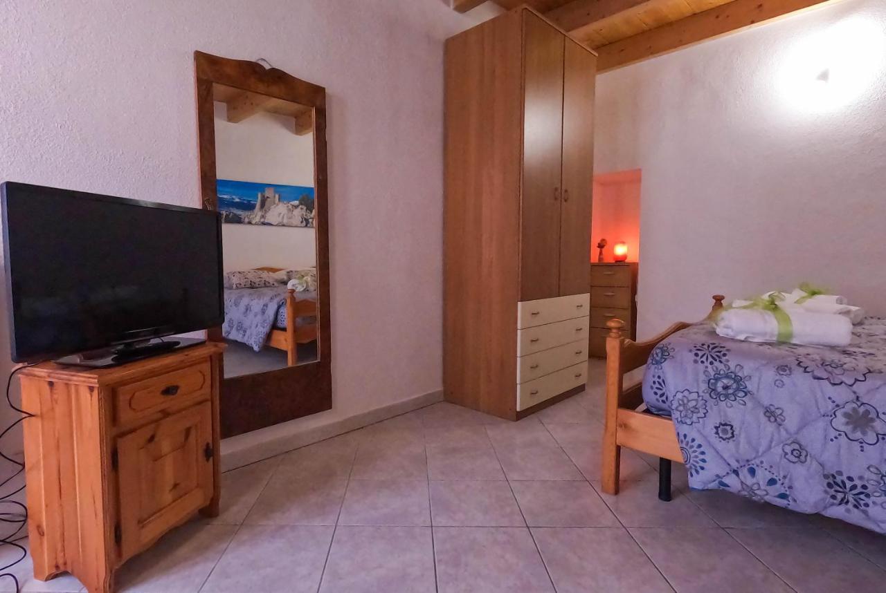 San Domenico House - Centro Storico Bed & Breakfast L'Aquila Ngoại thất bức ảnh